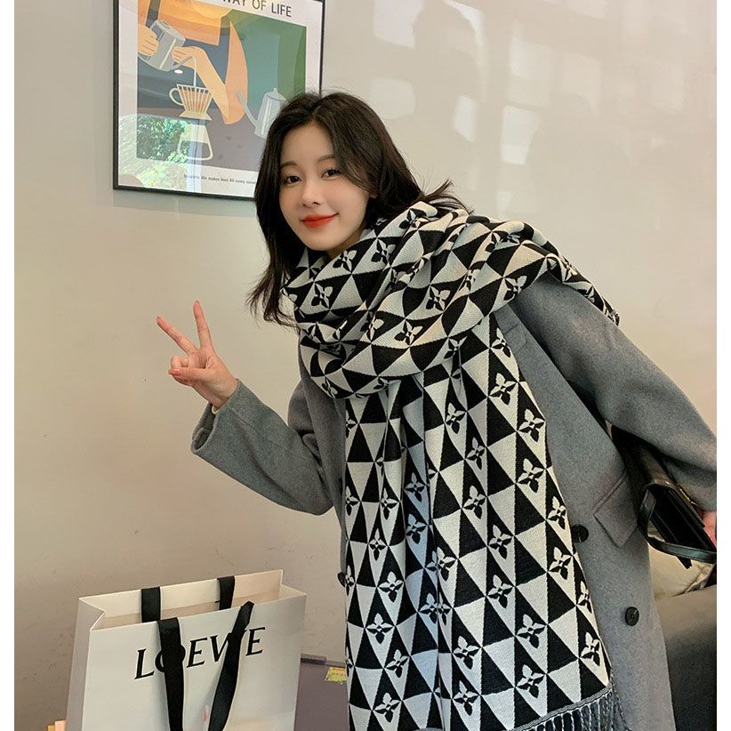 灰黑色家用围巾丝巾