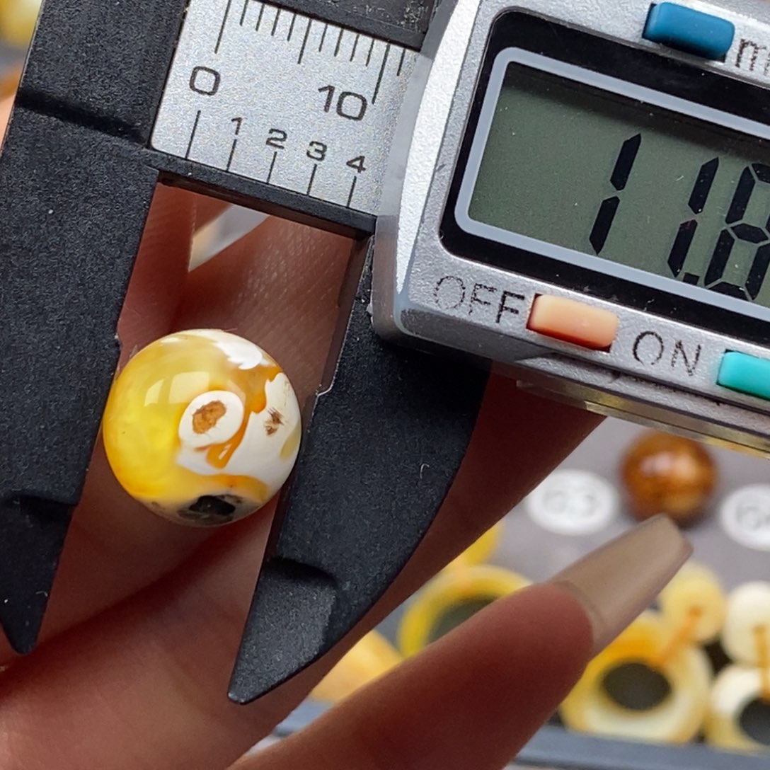 琥珀未镶嵌耳饰圆珠