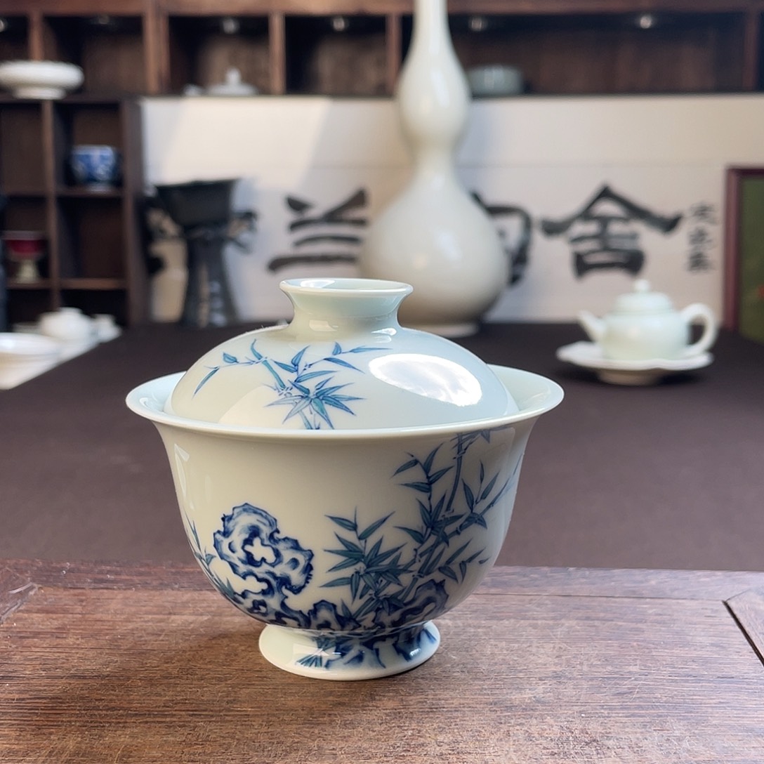 手绘竹石图元宝盖碗