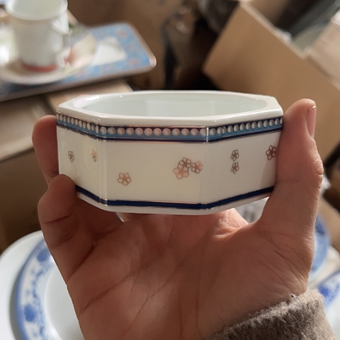 瓷其他烟灰缸一个