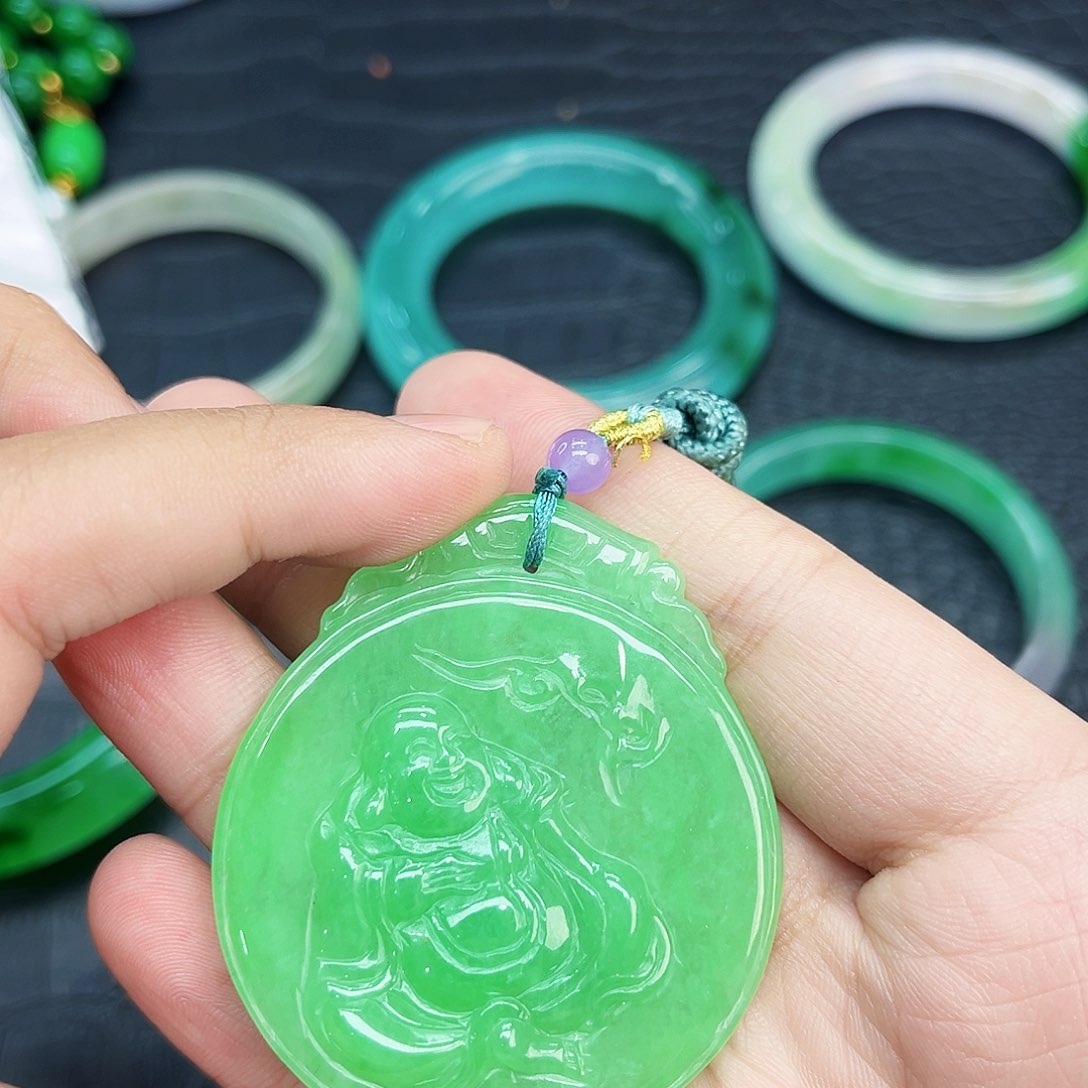 翡翠手镯未镶嵌多样性