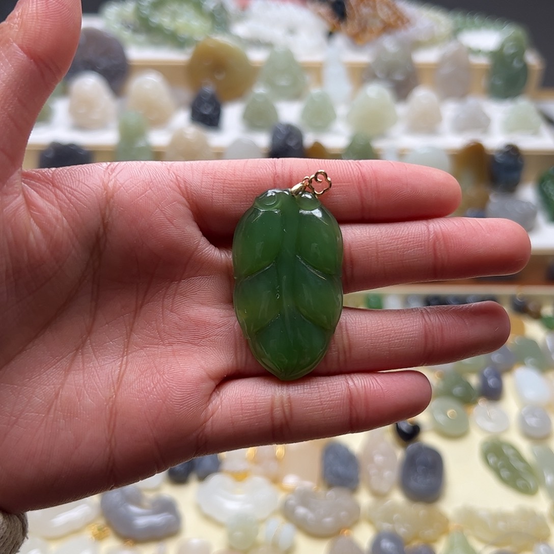 和田玉吊坠(赠链)18K金镶嵌知***…