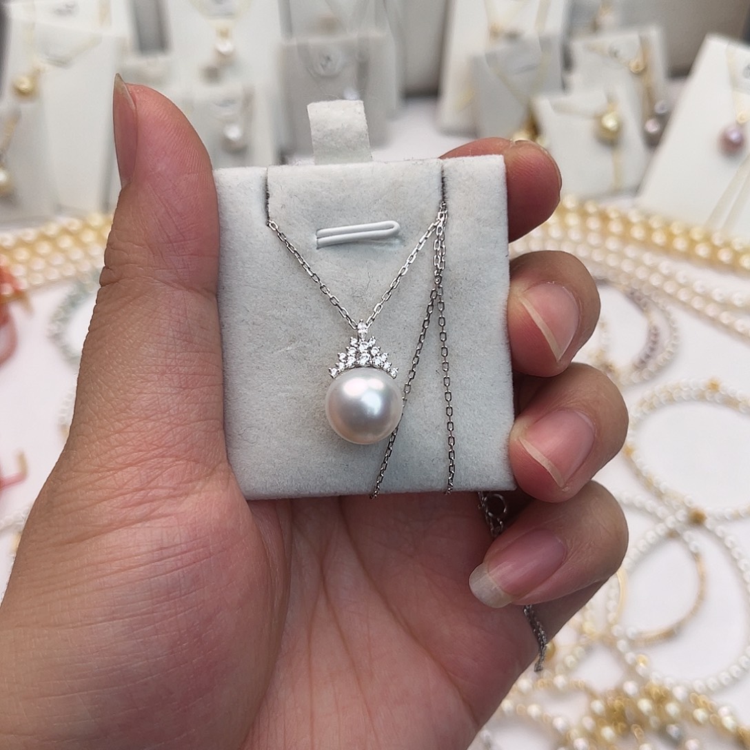 18K金镶嵌颈饰海水珍珠