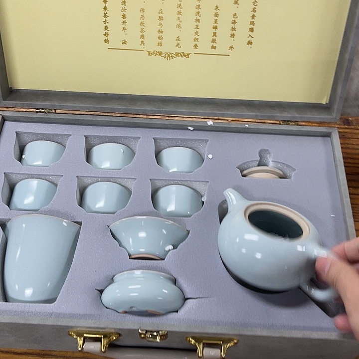 孤品茶具套装等。        