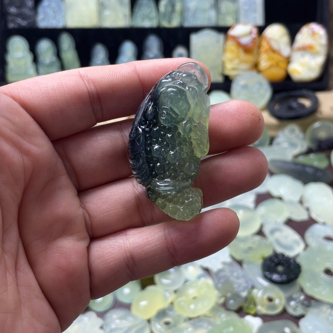 蛇纹石玉颈饰未镶嵌䂖****罖