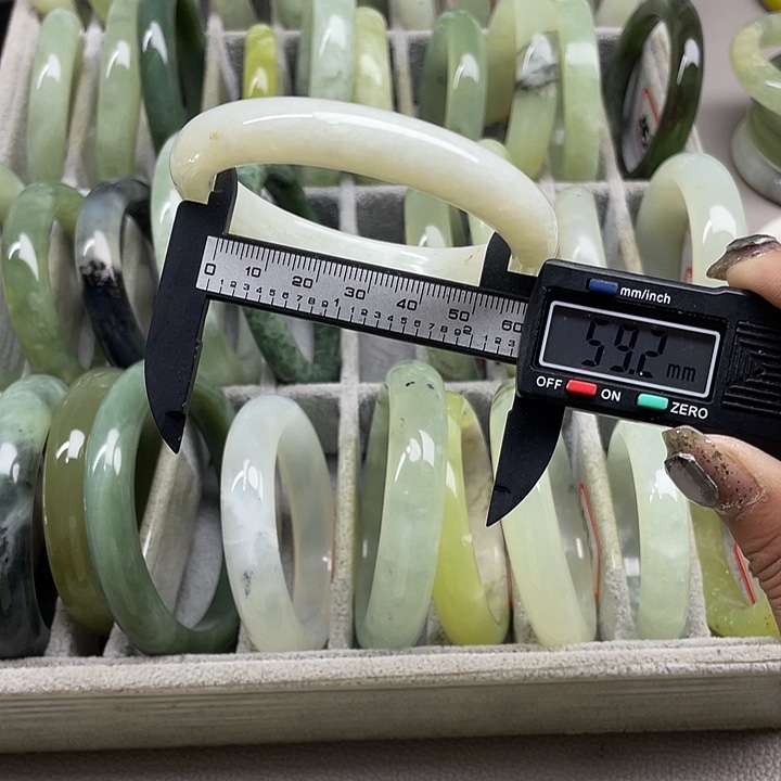 蛇纹石玉未镶嵌手镯465