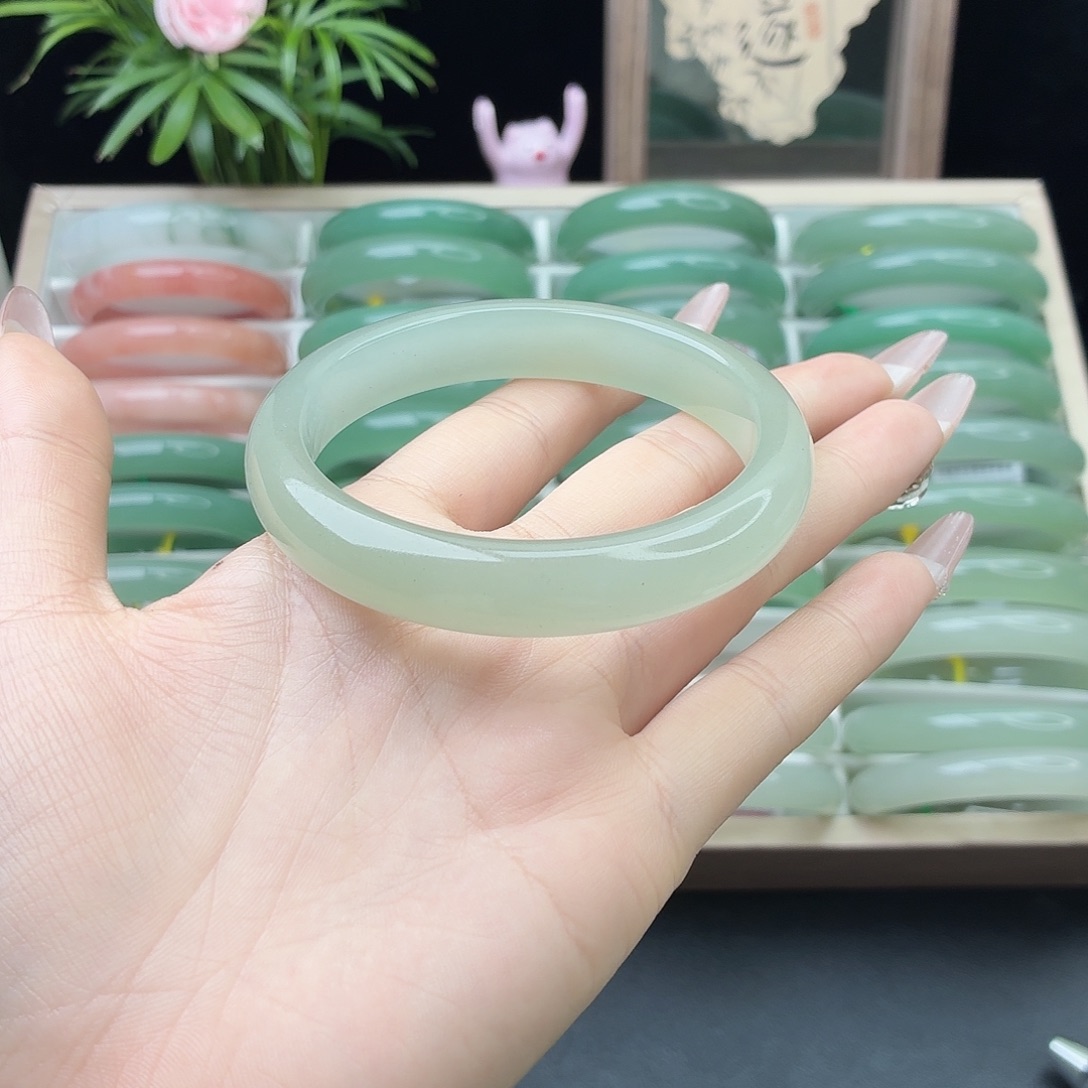 石英质玉未镶嵌手镯60
