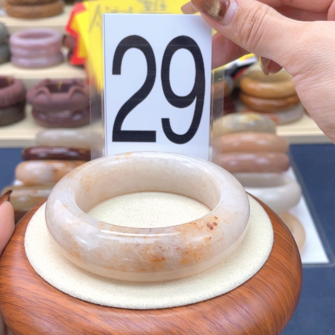 【闪购商品】石英质玉手镯未镶嵌