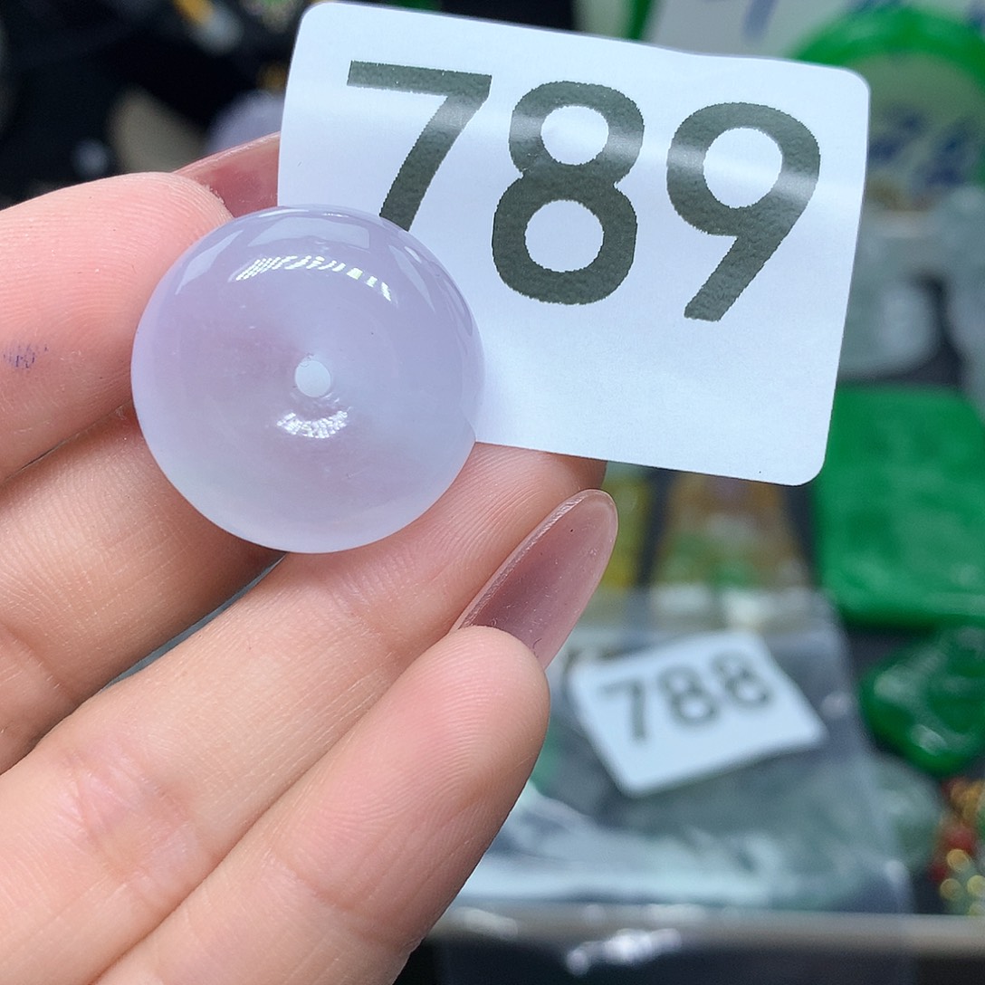 翡翠吊坠(赠链)未镶嵌