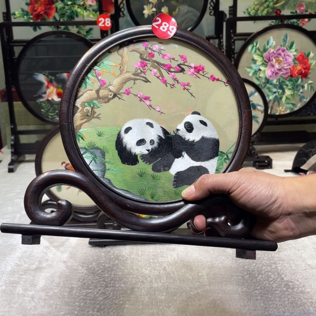 刺绣非遗传承摆件