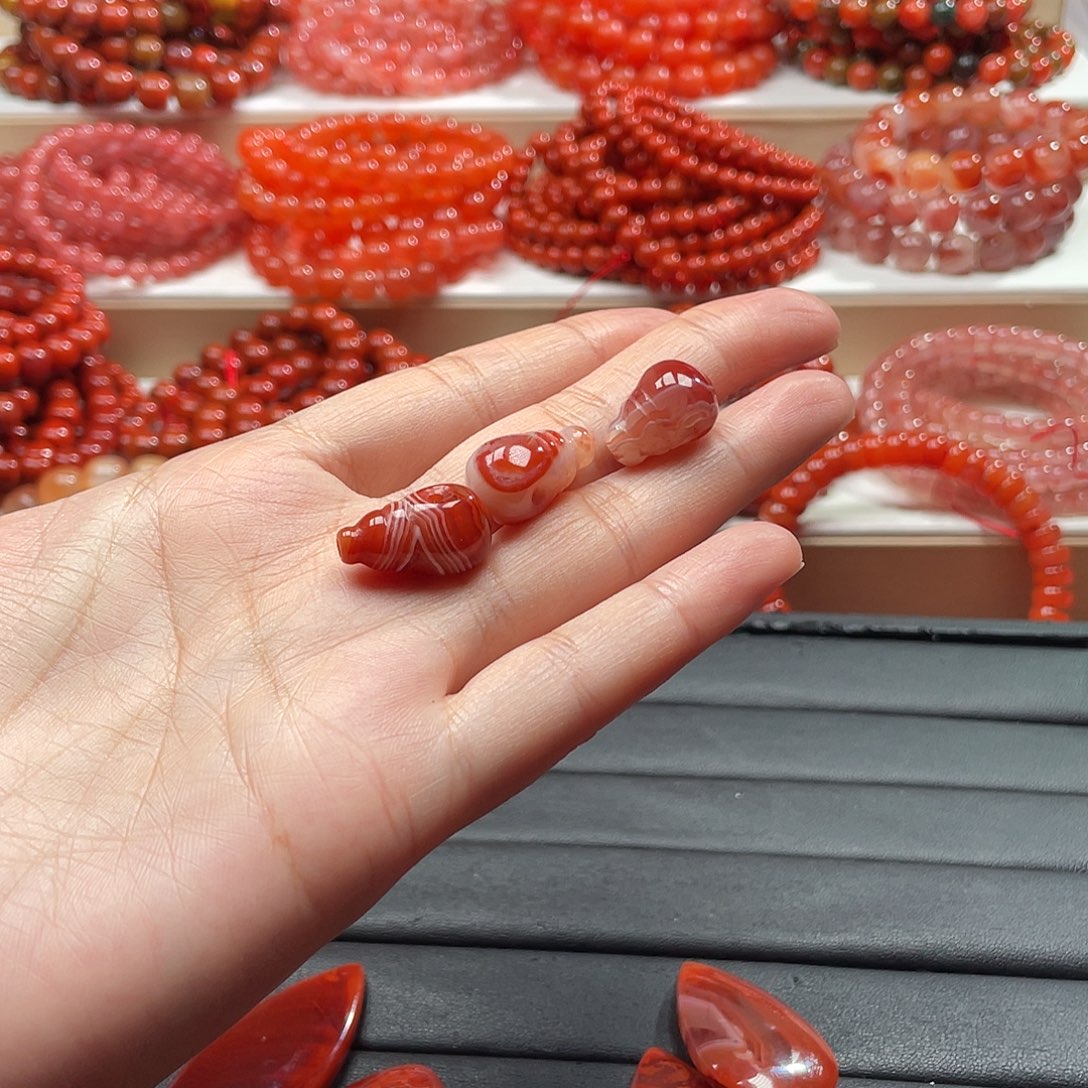 南红玛瑙未镶嵌手链