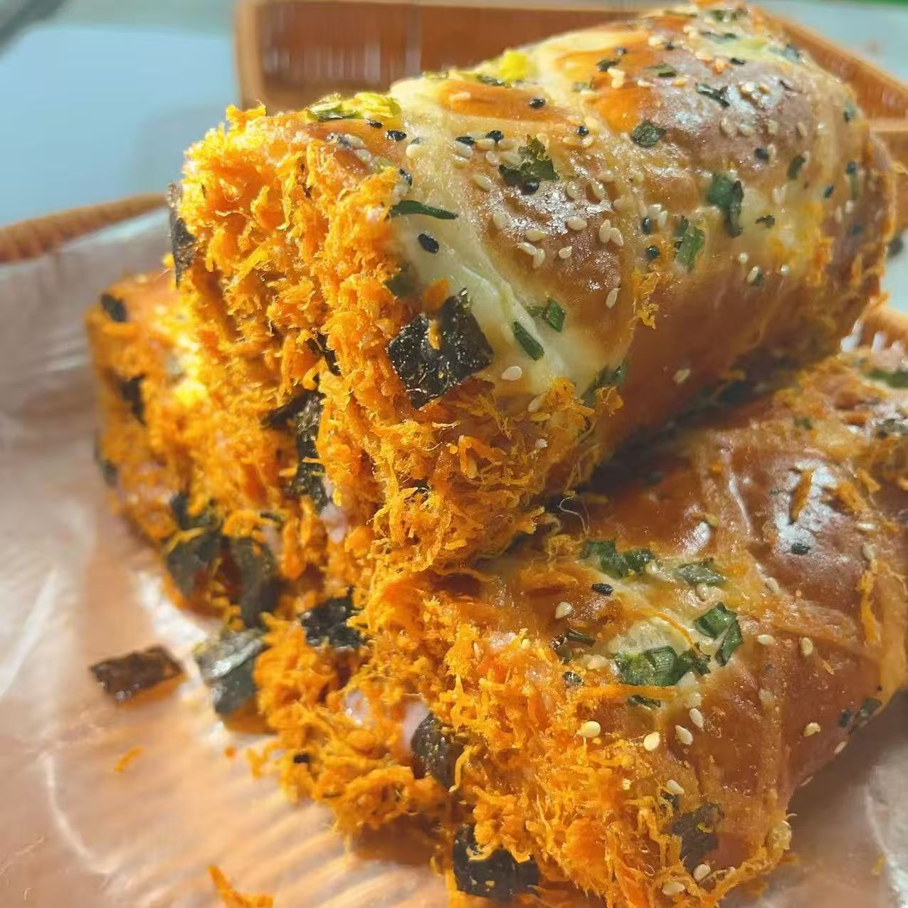 手工松软香葱沙拉卷家庭装夹心面包爆浆肉松开袋即食零反式脂肪酸