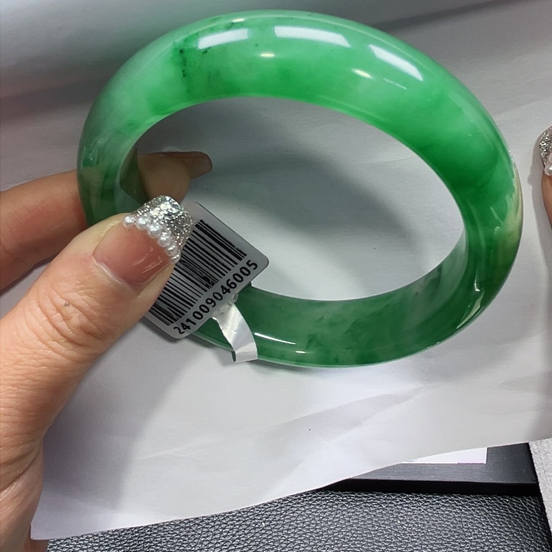 石英质玉手镯未镶嵌宅