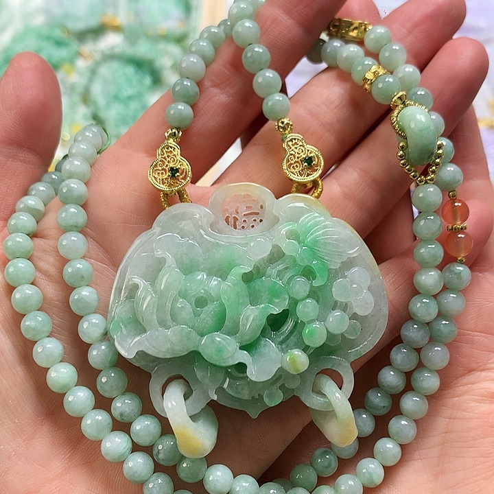 翡翠颈饰未镶嵌吊坠