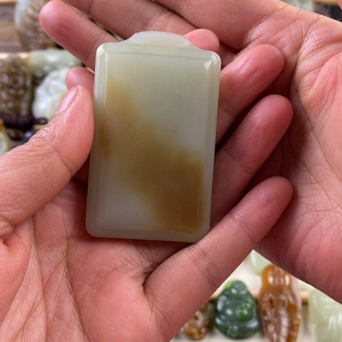 和田玉颈饰未镶嵌光*