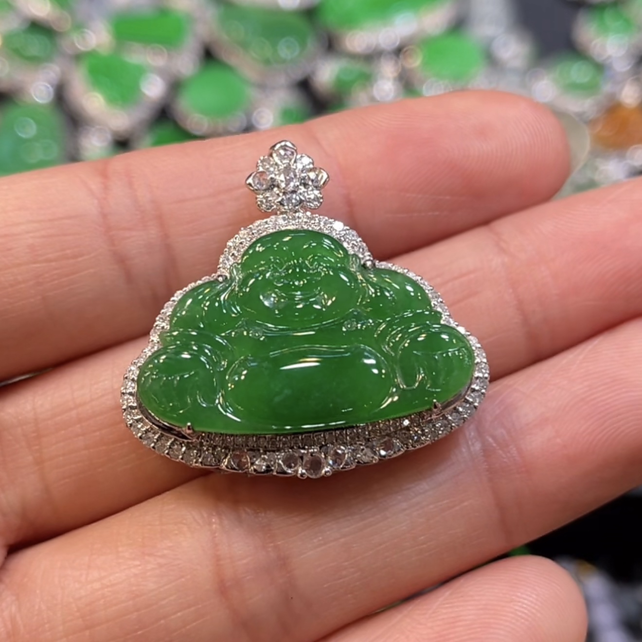 18K金镶嵌翡翠绿佛公吊坠