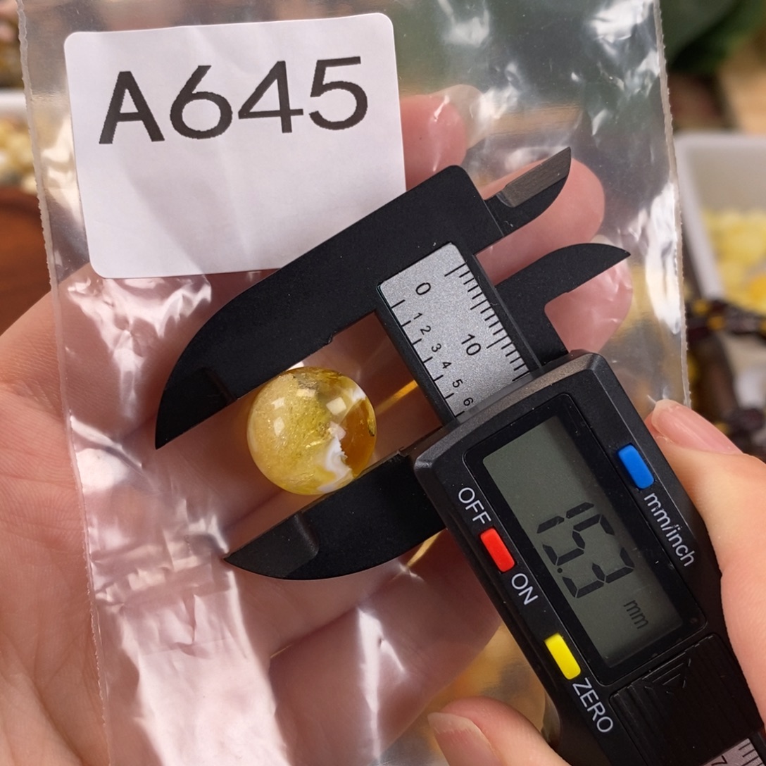 未镶嵌琥珀珠宝奇石