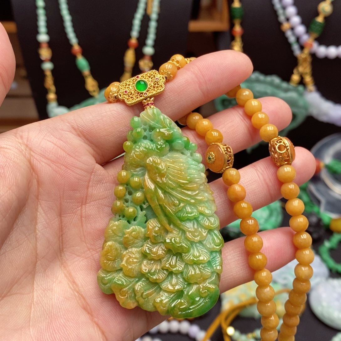 翡翠未镶嵌颈饰屁***吖翡翠吊坠