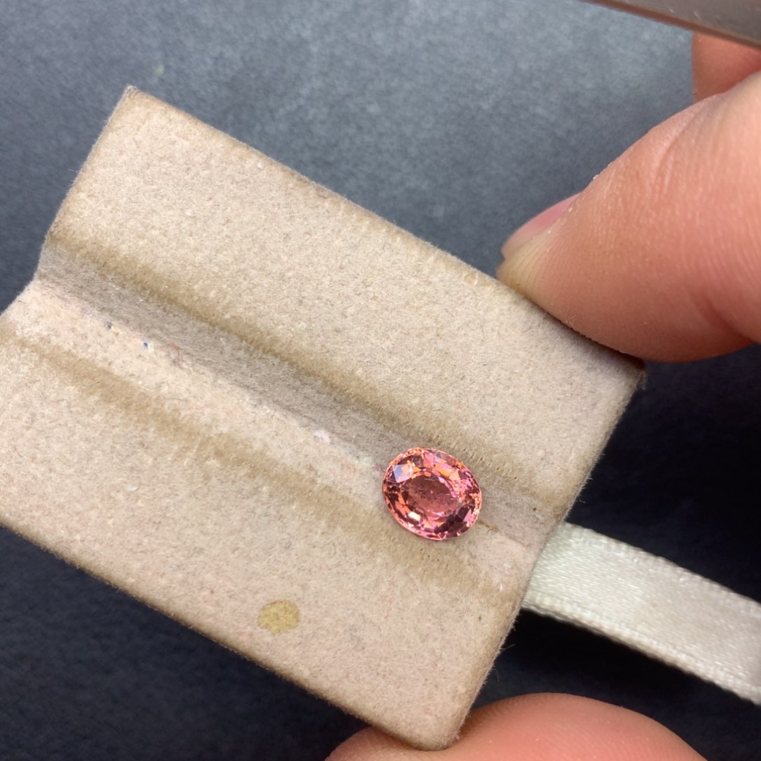 红色碧玺裸石未镶嵌1.22ct