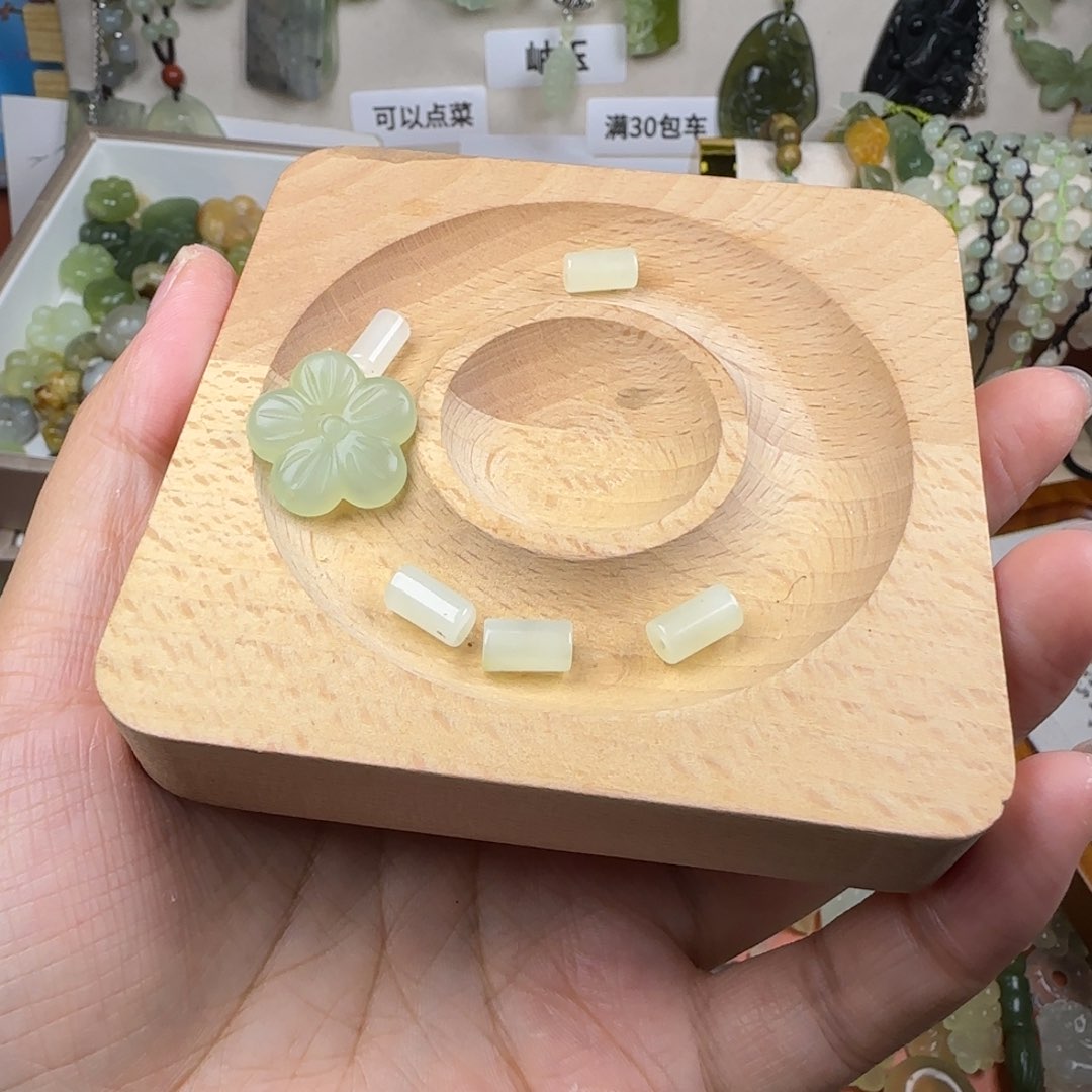 蛇纹石玉岫玉未镶嵌刘*甜