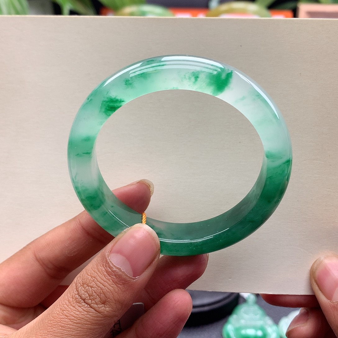 石英质玉未镶嵌手镯音*