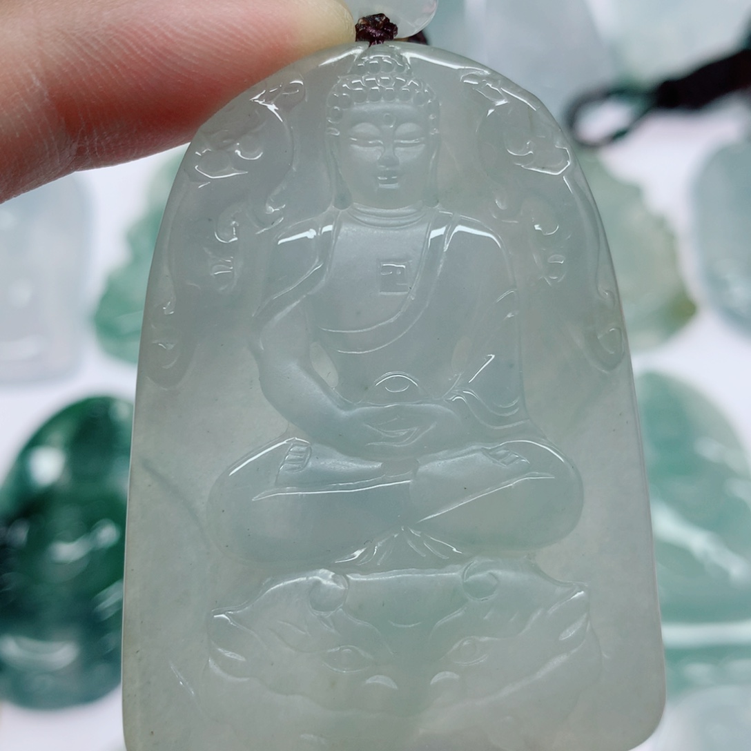翡翠未镶嵌挂件大日如来