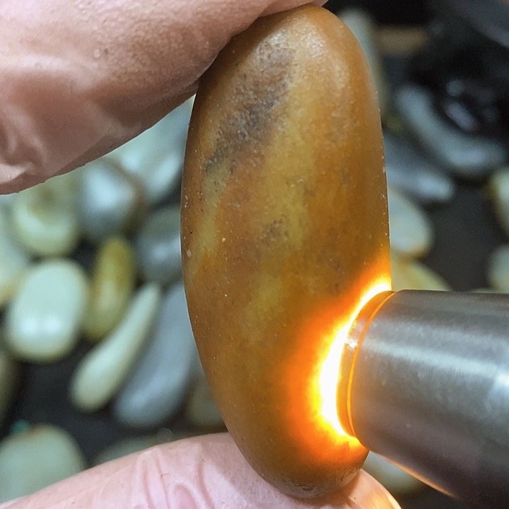 未镶嵌和田玉（糖玉）挂件