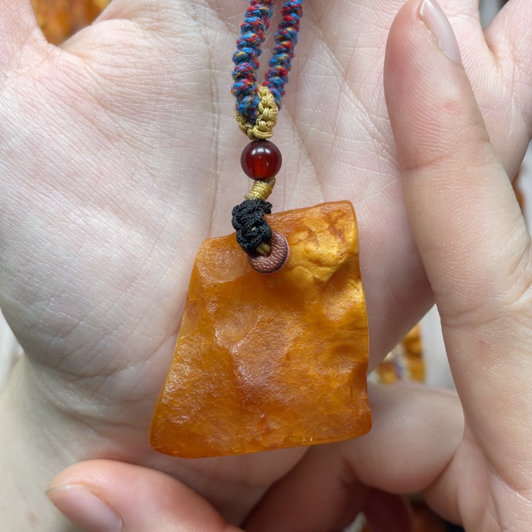 琥珀珠宝奇石未镶嵌