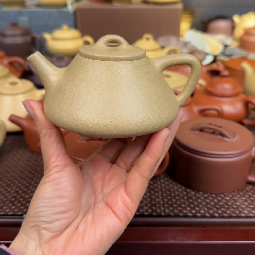 本山绿泥茶壶微瑕200毫升左右