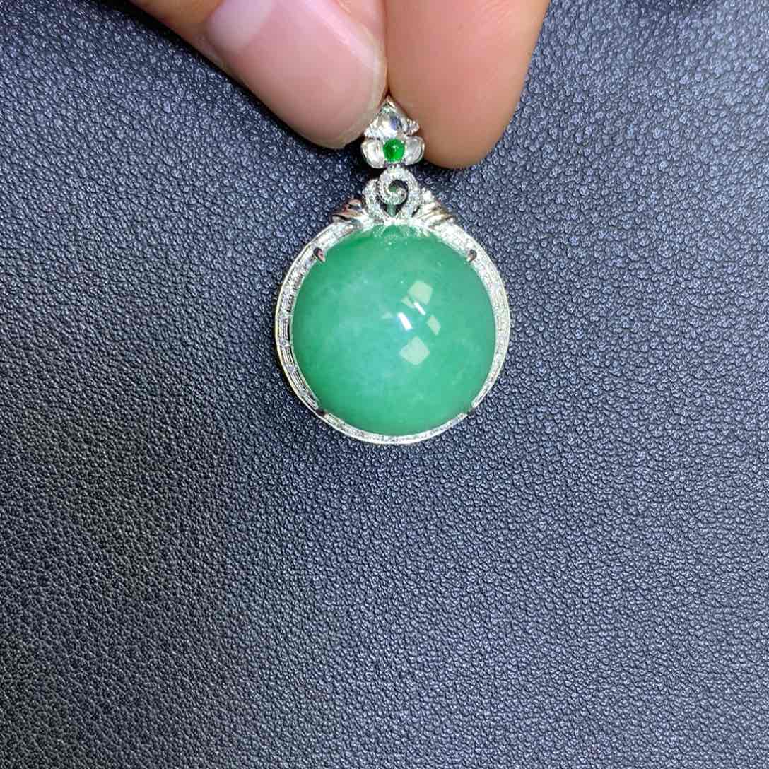 翡翠颈饰18K金镶嵌翡翠