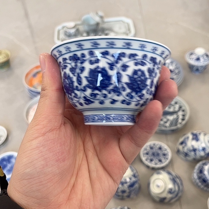 瓷片景德镇青花缠枝莲主人杯