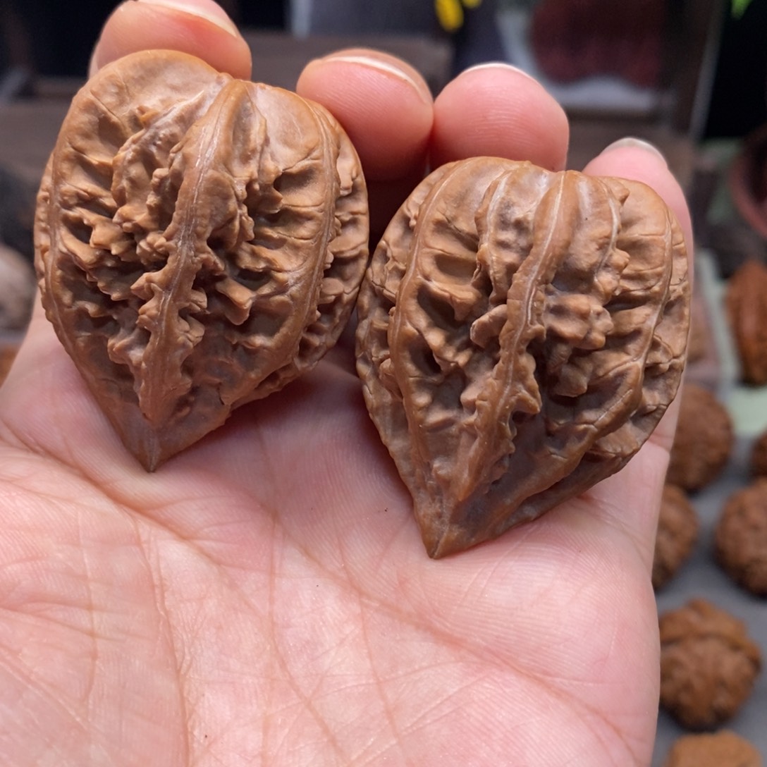 文玩核桃把件八棱金刚塔