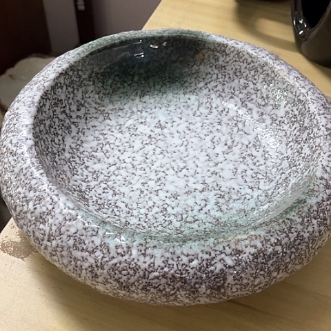 微瑕，不能明火，口径25高6石头碗1个大号