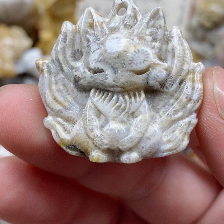颈饰未镶嵌硅化珊瑚（珊瑚玉）有瑕 小