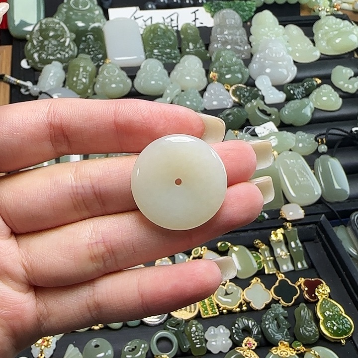 颈饰未镶嵌和田玉