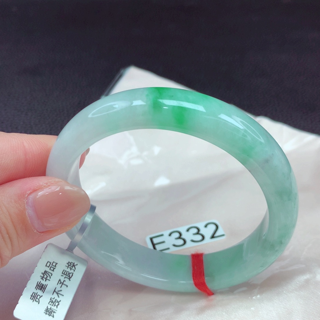 翡翠手镯未镶嵌手镯88