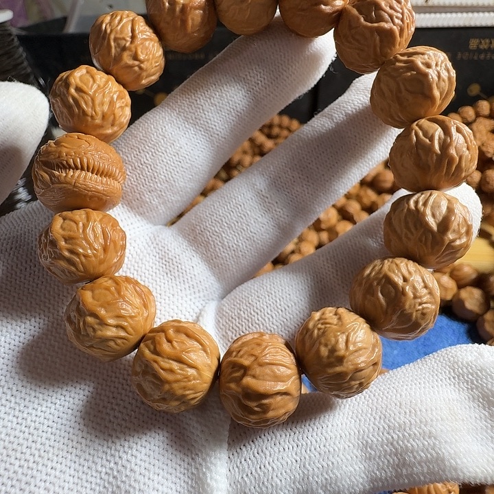 猴头核桃吊坠猴头雕刻毒液手串