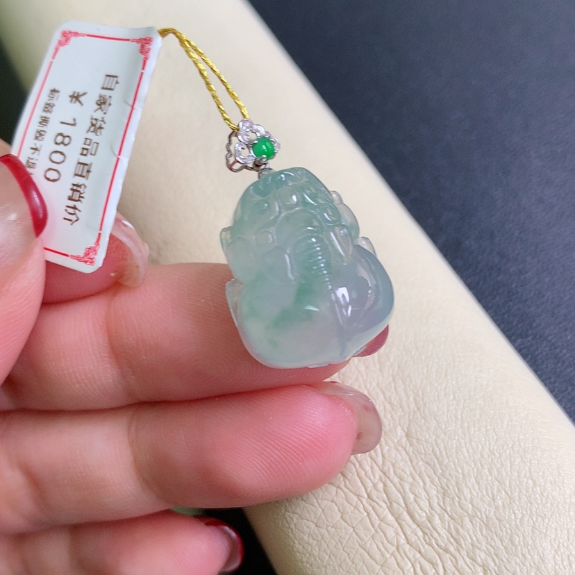 【闪购商品】翡翠颈饰18K金镶嵌貔貅