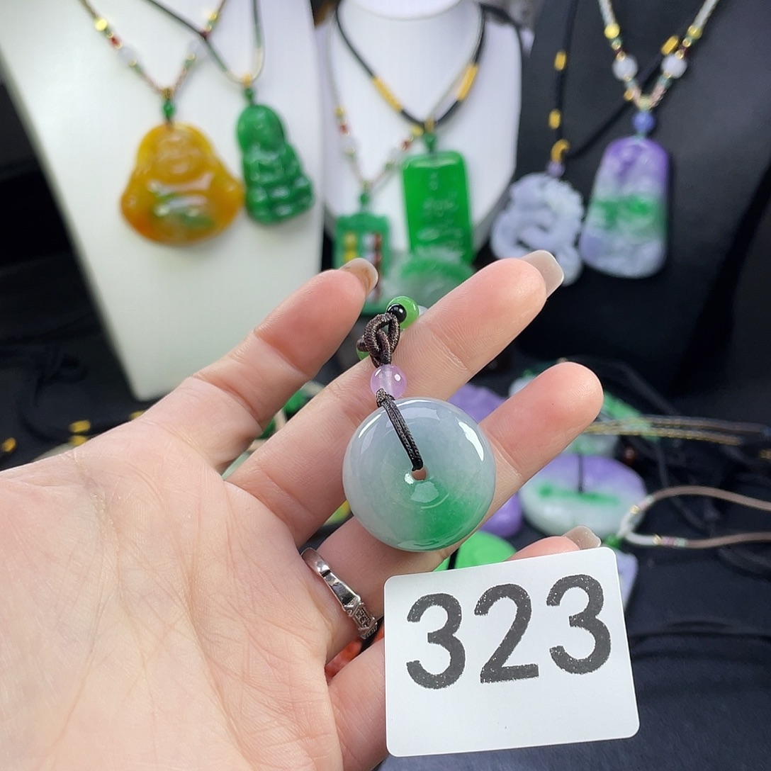 翡翠未镶嵌吊坠(赠链)