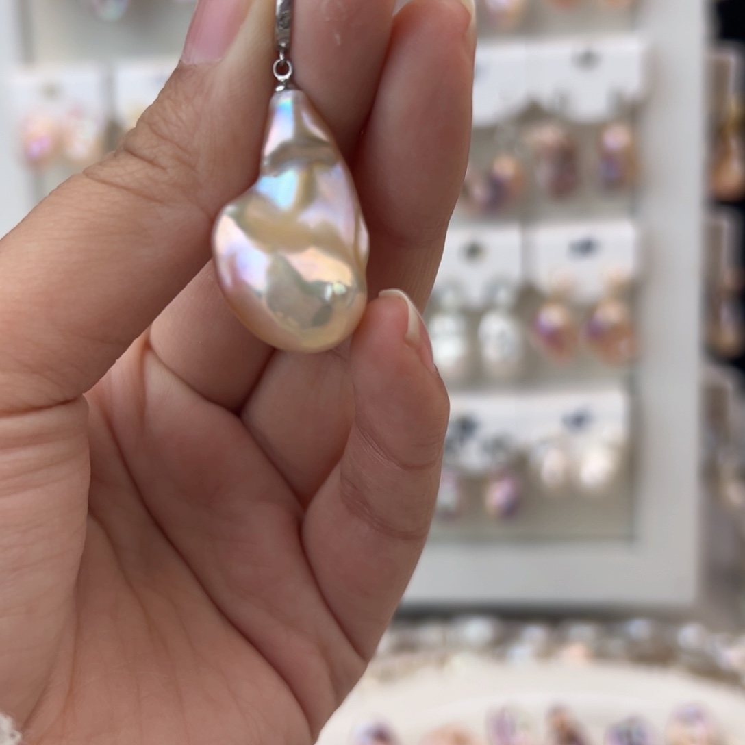 淡水珍珠吊坠(赠链)未镶嵌