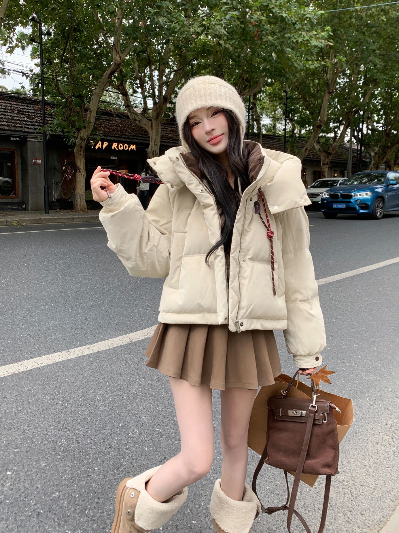 2025新款冬季轻奢90%白鸭绒加厚羽绒服女生短款小个子连帽百搭