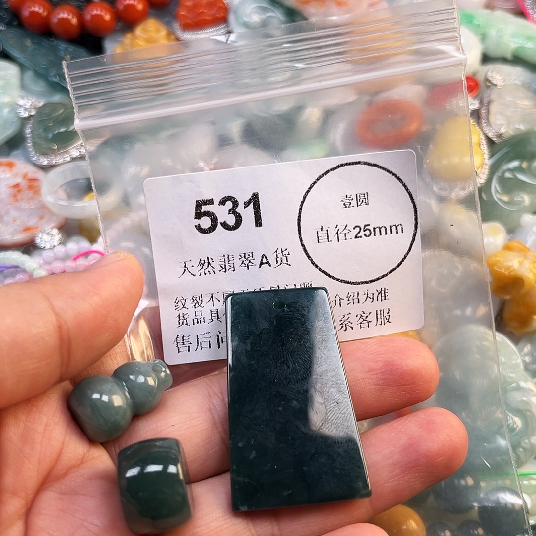 翡翠未镶嵌颈饰哈哈哈