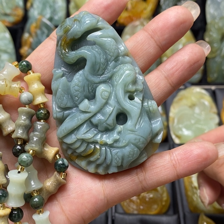 蛇纹石玉吊坠未镶嵌