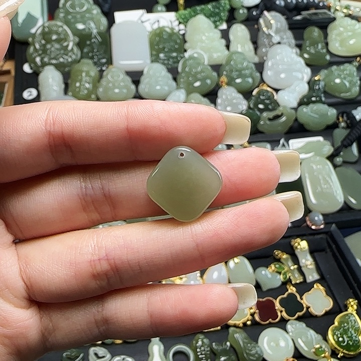 颈饰未镶嵌和田玉