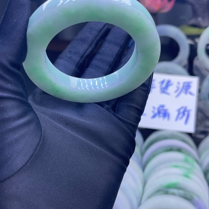 定制翡翠未镶嵌手镯
