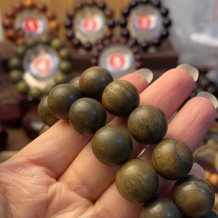 维腊木（绿檀）啊*