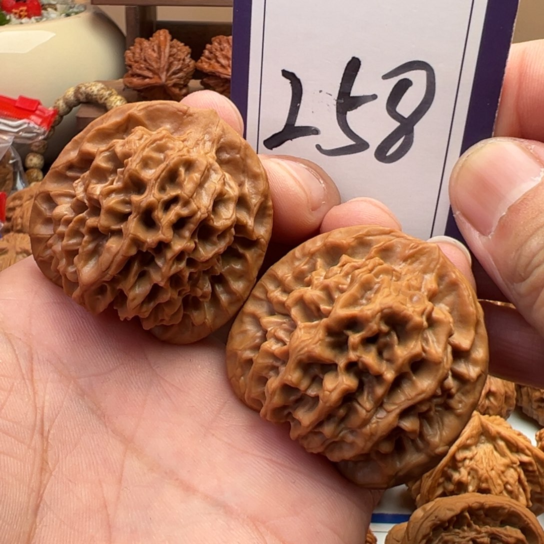 文玩核桃把件全品秦闷41尺寸258号