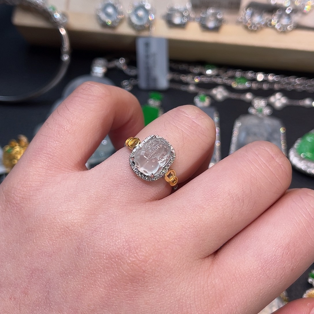 翡翠18K金镶嵌戒指貔貅