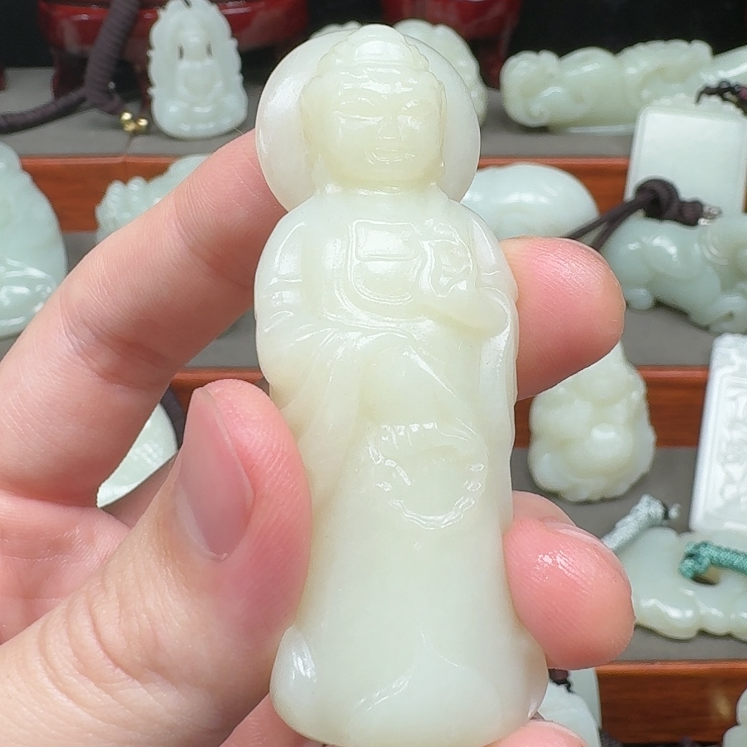 和田玉未镶嵌把件