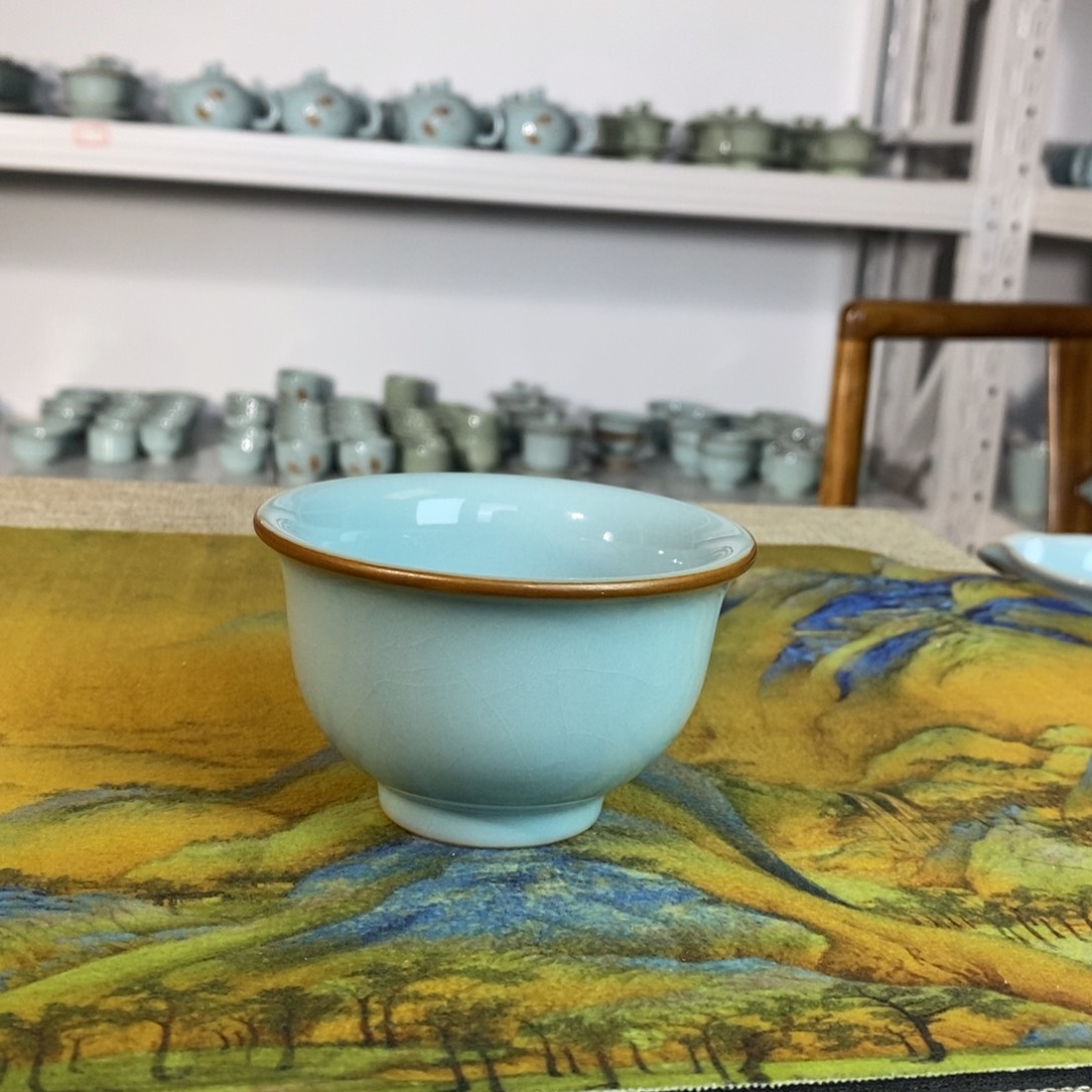 【闪购商品】天青压手杯微微瑕一对。。。。。。